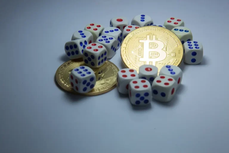 Traditional vs. Blockchain Casinos